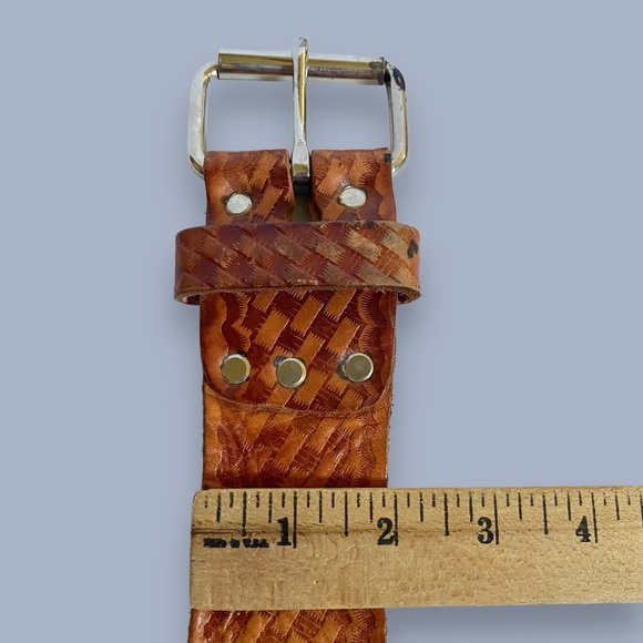Vintage Hand Tooled Leather Belt w/ Action Leathercraft Superswinger Hammer Loop - Picture 11 of 12